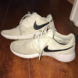 Nike Roshe White